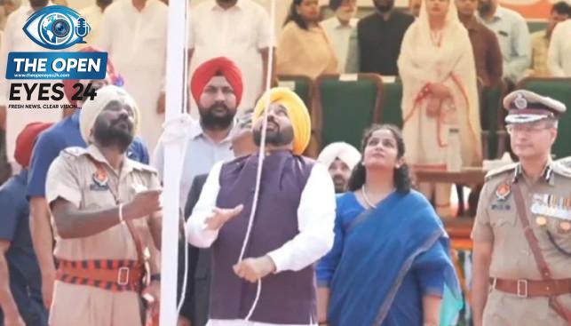 ਫ਼ਿਰੋਜ਼ਪੁਰ ਵਿਖੇ ਸੂਬਾ ਪੱਧਰੀ ਸਮਾਗਮ ਦੌਰਾਨ ਮੁੱਖ ਮੰਤਰੀ ਭਗਵੰਤ ਸਿੰਘ ਮਾਨ ਨੇ ਲਹਿਰਾਇਆ ਰਾਸ਼ਟਰੀ ਝੰਡਾ, ਹੁਸੈਨੀਵਾਲਾ ਵਿਖੇ 25 ਕਰੋੜ ਦੀ ਲਾਗਤ ਨਾਲ 'ਵਿਰਾਸਤੀ ਕੰਪਲੈਕਸ' ਬਣਾਉਣ ਦਾ ਕੀਤਾ ਐਲਾਨ
