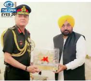 ਚੰਡੀਗੜ੍ਹ ਵਿਖੇ ਚੀਫ਼ ਆਫ਼ ਆਰਮੀ ਸਟਾਫ਼ ਜਨਰਲ ਧੀਰਜ ਸੇਠ ਨਾਲ ਮੁਲਾਕਾਤ ਦੌਰਾਨ ਪੰਜਾਬ ਦੀ ਸੁਰੱਖਿਆ ਬਾਰੇ ਚਰਚਾ ਕਰਦੇ ਹੋਏ ਮੁੱਖ ਮੰਤਰੀ ਭਗਵੰਤ ਮਾਨ।