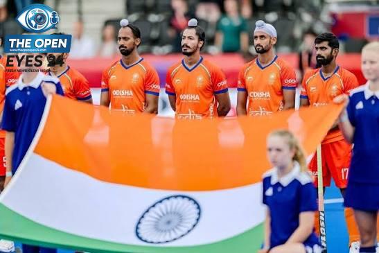 ਨੀਦਰਲੈਂਡ ਦੇ ਵੈਗਨਰ ਸਟੇਡੀਅਮ ਵਿੱਚ ਹਾਕੀ ਵਿਸ਼ਵ ਕੱਪ ਦੇ ਅਹਿਮ ਮੁਕਾਬਲੇ ਦੌਰਾਨ ਆਹਮੋ-ਸਾਹਮਣੇ ਹੋਣ ਲਈ ਤਿਆਰ ਭਾਰਤ ਅਤੇ ਪਾਕਿਸਤਾਨ ਦੇ ਖਿਡਾਰੀ।