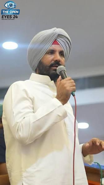  ਬਠਿੰਡਾ ਦੀ ਗੋਨਿਆਣਾ ਮੰਡੀ ਵਿਖੇ ਪੱਤਰਕਾਰਾਂ ਨਾਲ ਗੱਲਬਾਤ ਦੌਰਾਨ ਉਲਝਦੇ ਅਤੇ ਤੈਸ਼ ਵਿੱਚ ਆ ਕੇ ਜਵਾਬ ਦਿੰਦੇ ਹੋਏ ਪੰਜਾਬ ਕਾਂਗਰਸ ਪ੍ਰਧਾਨ ਅਮਰਿੰਦਰ ਸਿੰਘ ਰਾਜਾ ਵੜਿੰਗ।