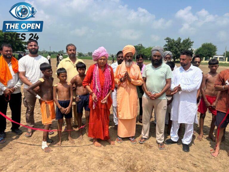  ਕੁਰੜ ਵਿਖੇ ਕਰਵਾਏ ਦੂਸਰੇ ਕਬੱਡੀ ਖੇਡ ਮੇਲੇ ਦੌਰਾਨ ਜੇਤੂ ਟੀਮਾਂ ਅਤੇ ਖਿਡਾਰੀਆਂ ਨੂੰ ਸਨਮਾਨਿਤ ਕਰਦੇ ਹੋਏ ਕਲੱਬ ਦੇ ਪ੍ਰਬੰਧਕ ਅਤੇ ਪਤਵੰਤੇ।