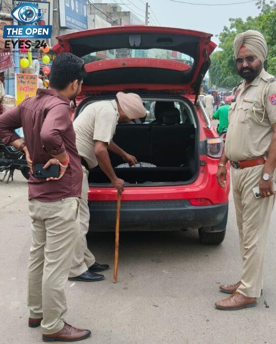 ਆਜ਼ਾਦੀ ਦਿਹਾੜੇ ਦੇ ਸਮਾਗਮਾਂ ਦੇ ਮੱਦੇਨਜ਼ਰ ਪੁਲਿਸ ਵੱਲੋਂ ਬਰਨਾਲਾ ਵਿੱਚ ਸੁਰੱਖਿਆ ਦੇ ਸਖ਼ਤ ਪ੍ਰਬੰਧ, ਗੱਡੀਆਂ ਦੀ ਚੈਕਿੰਗ ਲਈ ਚਲਾਇਆ ਵਿਸ਼ੇਸ਼ ਤਲਾਸ਼ੀ ਅਭਿਆਨ