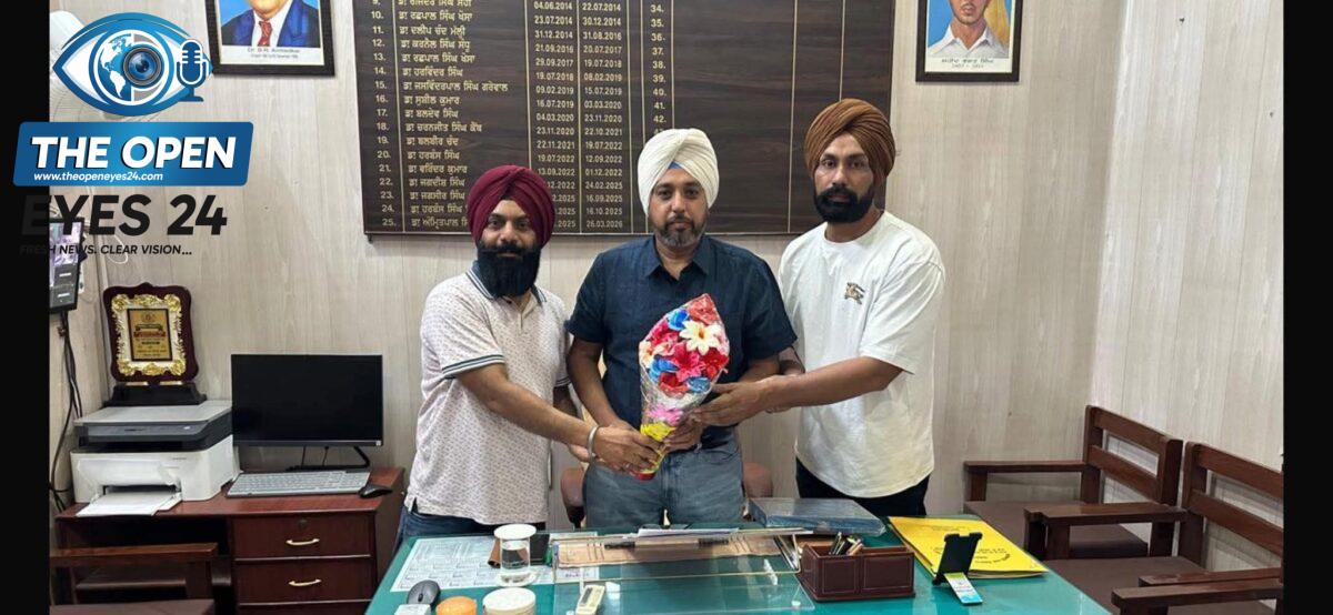 ਇਮਾਨਦਾਰ ਤੇ ਸਾਫ਼-ਸੁਥਰੇ ਅਕਸ ਵਾਲੇ ਮੁੱਖ ਖੇਤੀਬਾੜੀ ਅਫ਼ਸਰ ਸੁਖਪਾਲ ਸਿੰਘ ਗਿੱਲ ਦਾ ਸ਼ਾਨਦਾਰ ਸੇਵਾਵਾਂ ਬਦਲੇ ਵਿਸ਼ੇਸ਼ ਸਨਮਾਨ: ਫੌਜੀ ਬਲਵਿੰਦਰ ਸਿੰਘ ਰਾਜਾ ਅਤੇ ਸਾਥੀਆਂ ਵੱਲੋਂ ਕੀਤਾ ਗਿਆ ਗੁਲਦਸਤਾ ਭੇਟ