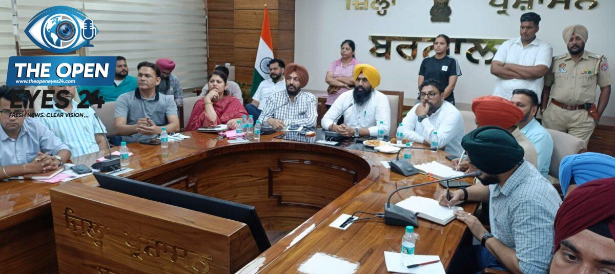 ਪੰਚਾਇਤਾਂ ਦੀ ਆਮਦਨ ਵਧਾਉਣ ਅਤੇ ਵਿਕਾਸ ਯੋਜਨਾਵਾਂ ਸਬੰਧੀ ਸਰਪੰਚਾਂ ਲਈ ਜ਼ਿਲ੍ਹਾ ਪੱਧਰੀ ਵਰਕਸ਼ਾਪ ਦਾ ਆਯੋਜਨ: ਵਿਧਾਇਕ ਪੰਡੋਰੀ ਅਤੇ ਉੱਗੋਕੇ ਨੇ ਕੀਤੀ ਵਿਸ਼ੇਸ਼ ਸ਼ਿਰਕਤ
