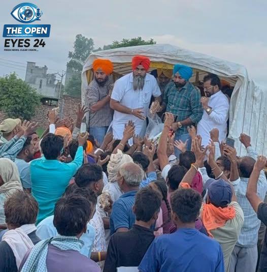 ਗੁਰਦੁਆਰਾ ਸਾਹਿਬ ਵਿਖੇ ਸੇਵਾ ਨਿਭਾਉਂਦੇ ਹੋਏ ਅਤੇ ਸਮਾਜ ਸੇਵੀ ਕਾਰਜਾਂ ਵਿੱਚ ਰੁੱਝੇ ਹੋਏ ਮੈਨੇਜਰ ਸੁਰਜੀਤ ਸਿੰਘ ਠੀਕਰੀਵਾਲਾ।