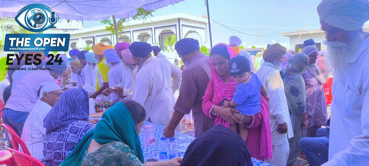  ਗੁਰਦੁਆਰਾ ਜੰਡਸਰ ਸਾਹਿਬ ਠੁੱਲੀਵਾਲ ਵਿਖੇ ਲੱਗੇ ਮੁਫ਼ਤ ਮੈਡੀਕਲ ਕੈਂਪ ਦੌਰਾਨ ਮਰੀਜ਼ਾਂ ਦੀ ਜਾਂਚ ਕਰਦੇ ਹੋਏ ਮਾਹਿਰ ਡਾਕਟਰ ਅਤੇ ਹਾਜ਼ਰ ਪਤਵੰਤੇ ਸੱਜਣ।
