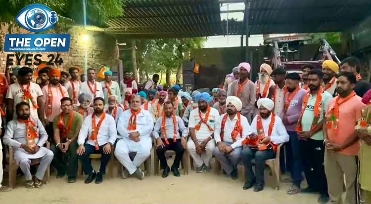  ਭਾਜਪਾ ਵਿੱਚ ਸ਼ਾਮਲ ਹੋਣ ਵਾਲੇ ਪਰਿਵਾਰਾਂ ਦਾ ਸਵਾਗਤ ਕਰਦੇ ਹੋਏ ਪਾਰਟੀ ਆਗੂ।