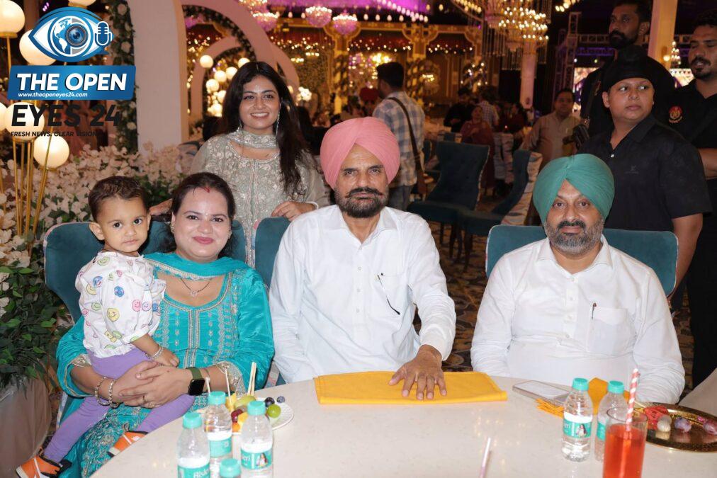 ਵਿਆਹ ਸਮਾਗਮ ਦੌਰਾਨ ਸ੍ਰੀ ਅੰਮ੍ਰਿਤ ਪਾਲ ਮਿੱਤਲ ਦੇ ਪਰਿਵਾਰ ਨੂੰ ਵਧਾਈ ਦਿੰਦੇ ਹੋਏ ਅਤੇ ਨਵ-ਵਿਆਹੀ ਜੋੜੀ ਨੂੰ ਸ਼ੁਭਕਾਮਨਾਵਾਂ ਭੇਂਟ ਕਰਦੇ ਹੋਏ ਸਨੇਹੀ।