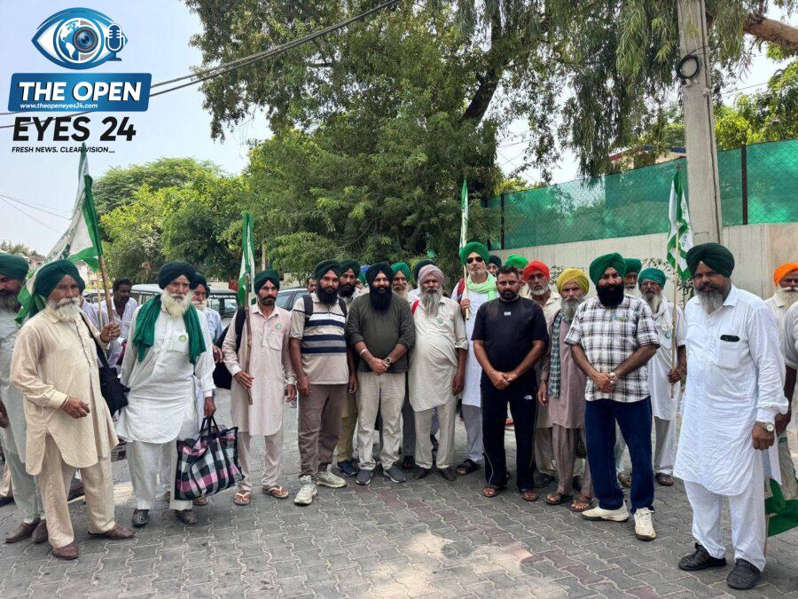 ਕੈਪਸ਼ਨ: ਜੇਲ੍ਹ ਭਰੋ ਅੰਦੋਲਨ ਦੇ ਪੰਜਵੇਂ ਦਿਨ ਗ੍ਰਿਫ਼ਤਾਰੀ ਦੇਣ ਤੋਂ ਪਹਿਲਾਂ ਸਰਕਾਰ ਖ਼ਿਲਾਫ਼ ਨਾਅਰੇਬਾਜ਼ੀ ਕਰਦੇ ਹੋਏ ਕਿਸਾਨਾਂ ਦੇ ਜਥੇ।