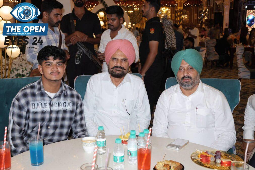 ਵਿਆਹ ਸਮਾਗਮ ਦੌਰਾਨ ਸ੍ਰੀ ਅੰਮ੍ਰਿਤ ਪਾਲ ਮਿੱਤਲ ਦੇ ਪਰਿਵਾਰ ਨੂੰ ਵਧਾਈ ਦਿੰਦੇ ਹੋਏ ਅਤੇ ਨਵ-ਵਿਆਹੀ ਜੋੜੀ ਨੂੰ ਸ਼ੁਭਕਾਮਨਾਵਾਂ ਭੇਂਟ ਕਰਦੇ ਹੋਏ ਸਨੇਹੀ।