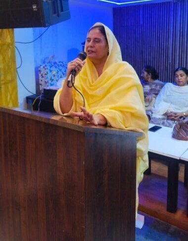 ਆਂਗਣਵਾੜੀ ਵਰਕਰ ਅਤੇ ਹੈਲਪਰ ਯੂਨੀਅਨ ਪੰਜਾਬ ਦੀ ਬਰਨਾਲਾ ਵਿਖੇ ਹੋਈ ਮੀਟਿੰੰਗ ਦਾ ਦ੍ਰਿਸ਼। ।