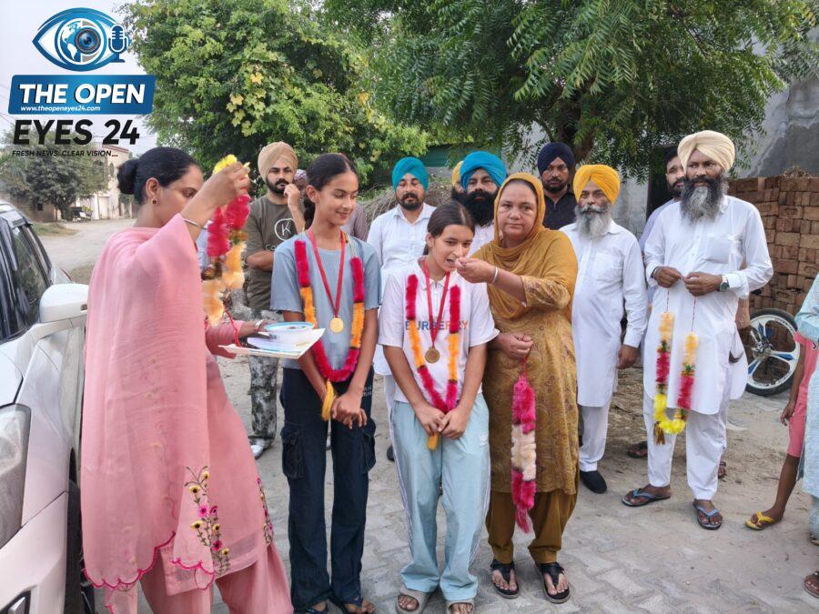 ਸ਼ਿਮਲਾ ਵਿਖੇ ਹੋਏ ਰਾਜ ਪੱਧਰੀ ਮੁੱਕੇਬਾਜ਼ੀ ਮੁਕਾਬਲਿਆਂ ਵਿੱਚ ਪਿੰਡ ਵਿਧਾਤਾ ਦੀਆਂ ਧੀਆਂ ਨੇ ਗੱਡੇ ਝੰਡੇ, ਸਹਿਜਦੀਪ ਕੌਰ ਅਤੇ ਚੰਨਪ੍ਰੀਤ ਕੌਰ ਨੇ ਜਿੱਤੇ ਸੋਨ ਤਗਮੇ, ਕੋਚ ਦੀ ਮਿਹਨਤ ਦੀ ਪਿੰਡ ਵਾਸੀਆਂ ਵੱਲੋਂ ਭਰਪੂਰ ਸ਼ਲਾਘਾ