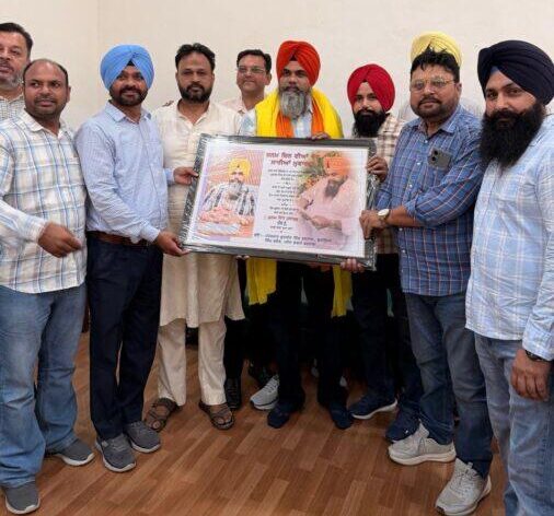 ਗੁਰਦੁਆਰਾ ਬਾਬਾ ਗਾਂਧਾ ਸਿੰਘ ਬਰਨਾਲਾ ਦੇ ਮੈਨੇਜਰ ਸੁਰਜੀਤ ਸਿੰਘ ਠੀਕਰੀਵਾਲਾ ਨੂੰ ਜਨਮ ਦਿਨ ਮੁਬਾਰਕਸਦਕਾ