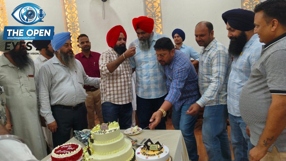 ਗੁਰਦੁਆਰਾ ਬਾਬਾ ਗਾਂਧਾ ਸਿੰਘ ਬਰਨਾਲਾ ਦੇ ਮੈਨੇਜਰ ਸੁਰਜੀਤ ਸਿੰਘ ਠੀਕਰੀਵਾਲਾ ਨੂੰ ਜਨਮ ਦਿਨ ਮੁਬਾਰਕ