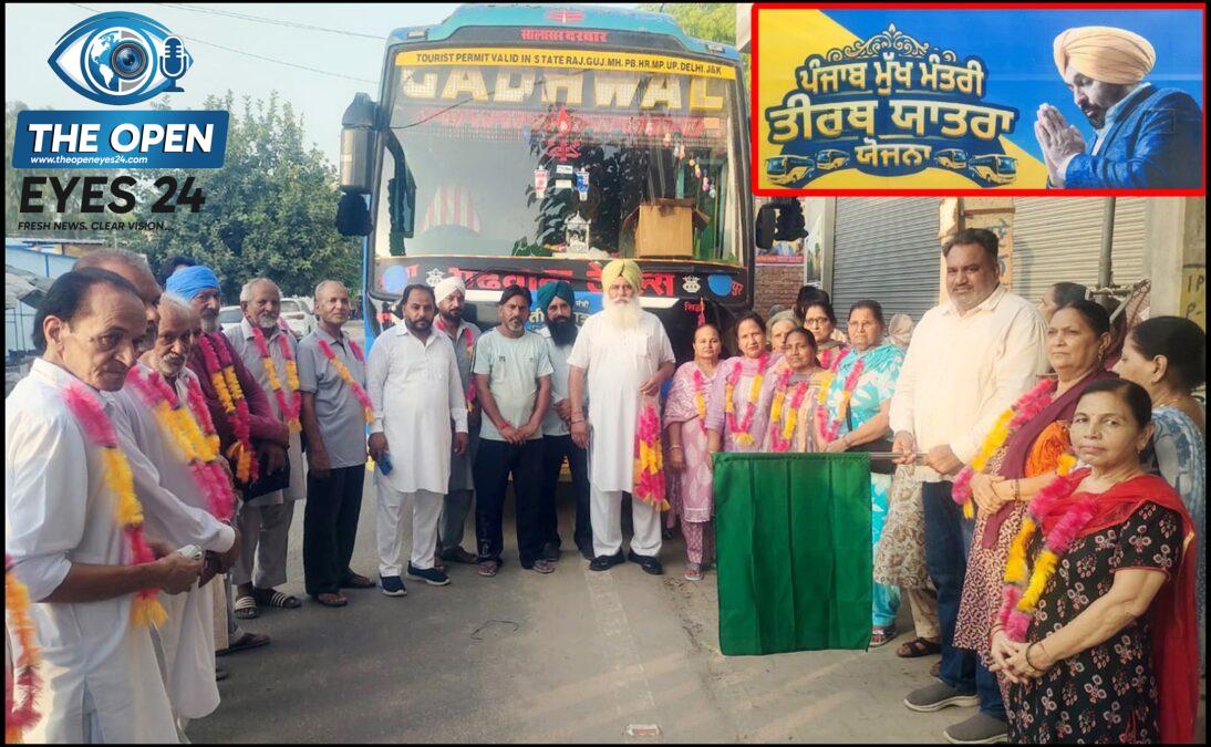  ਭਦੌੜ ਤੋਂ ਸ੍ਰੀ ਸਲਾਸਰ ਬਾਲਾਜੀ ਅਤੇ ਖ਼ਾਟੂ ਸ਼ਿਆਮ ਜੀ ਦੀ ਯਾਤਰਾ ਲਈ ਸ਼ਰਧਾਲੂਆਂ ਦੀ ਬੱਸ ਨੂੰ ਹਰੀ ਝੰਡੀ ਦੇ ਕੇ ਰਵਾਨਾ ਕਰਦੇ ਹੋਏ ਨਗਰ ਕੌਂਸਲ ਪ੍ਰਧਾਨ ਜਗਦੀਪ ਸਿੰਘ ਜੱਗੀ ਅਤੇ ਹੋਰ ਪਤਵੰਤੇ।