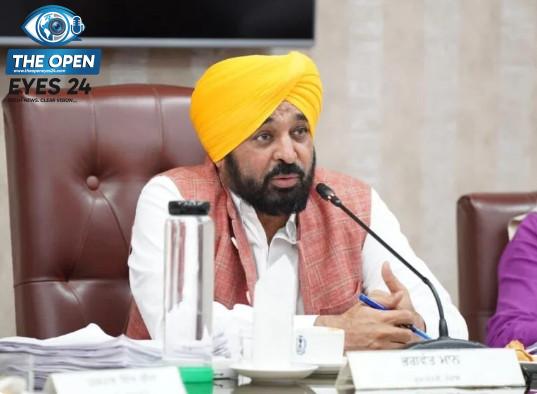ਮੁੱਖ ਮੰਤਰੀ ਭਗਵੰਤ ਸਿੰਘ ਮਾਨ ਪੰਜਾਬ ਵਿੱਚ ਆਪਣੇ ਇੱਕ ਸਰਕਾਰੀ ਪ੍ਰੋਗਰਾਮ ਦੌਰਾਨ ਸੰਬੋਧਨ ਕਰਦੇ ਹੋਏ।